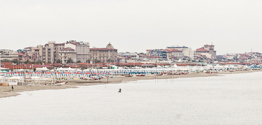 轰炸电话网页版